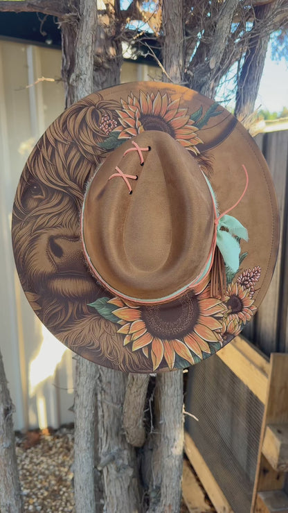 Golden Sunflower Highland Cow - EXCLUSIVE - Engraved Wide Brim Hat, Vegan Suede Fedora Hat, Laser Engraved, Cowboy Hat, Burned Fedora